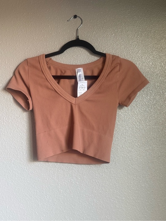 Nikibiki Tops - NWT Nikibiki Sunkissed Ribbed V‑Neck Crop Top - Soft Brown